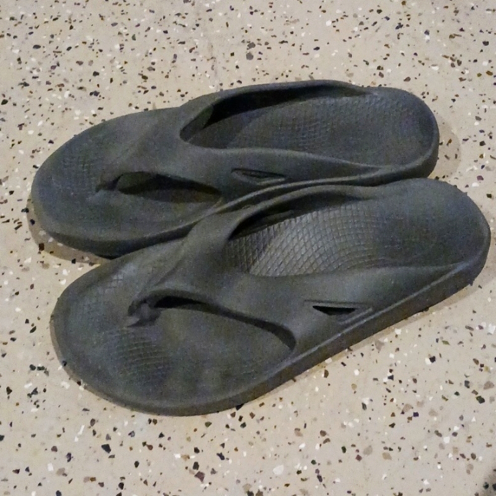 Oofos Black Gray Original Thong Recovery Sandal Mens 10 - Picture 4 of 5